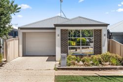 14B Acacia Ave, Campbelltown SA 5074, Australia