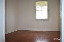 44 Frederick St, Newtown QLD 4305, Australia