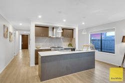 15 Cushion Wy, Tarneit VIC 3029, Australia