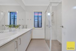 15 Cushion Wy, Tarneit VIC 3029, Australia