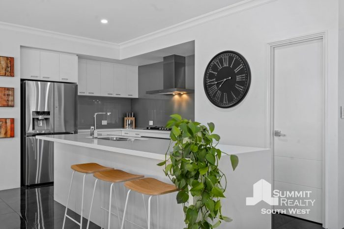 16 Hatfield Way, Millbridge WA 6232, Australia