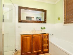 3 Middlesex Cres, Shepparton VIC 3630, Australia