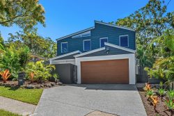 16 Patonga St, Ashmore QLD 4214, Australia