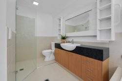 16 Patonga St, Ashmore QLD 4214, Australia