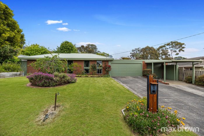 2 Doreen Ct, Montrose VIC 3765, Australia