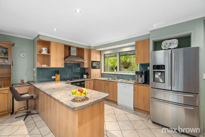 2 Doreen Ct, Montrose VIC 3765, Australia