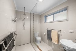 2 Doreen Ct, Montrose VIC 3765, Australia