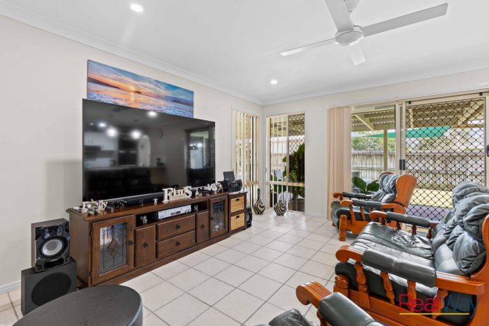 32 Thornbill Dr, Eli Waters QLD 4655, Australia