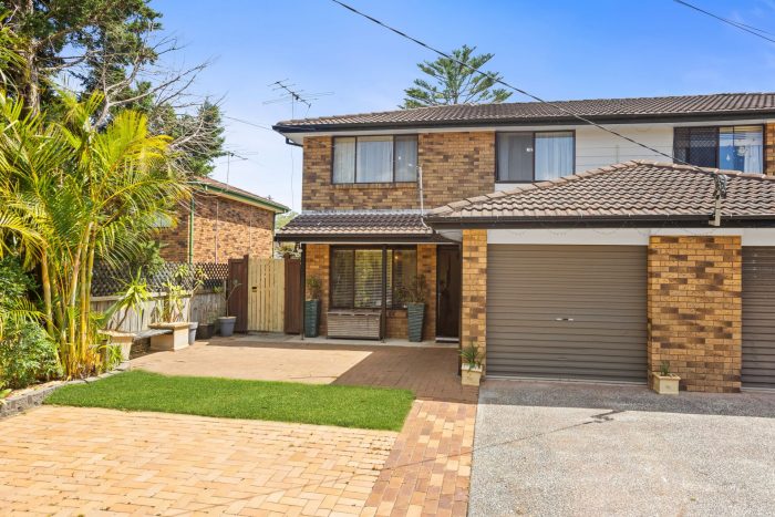 15 Adrian Cl, Bateau Bay NSW 2261, Australia