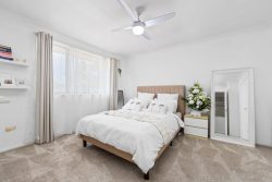 15 Adrian Cl, Bateau Bay NSW 2261, Australia