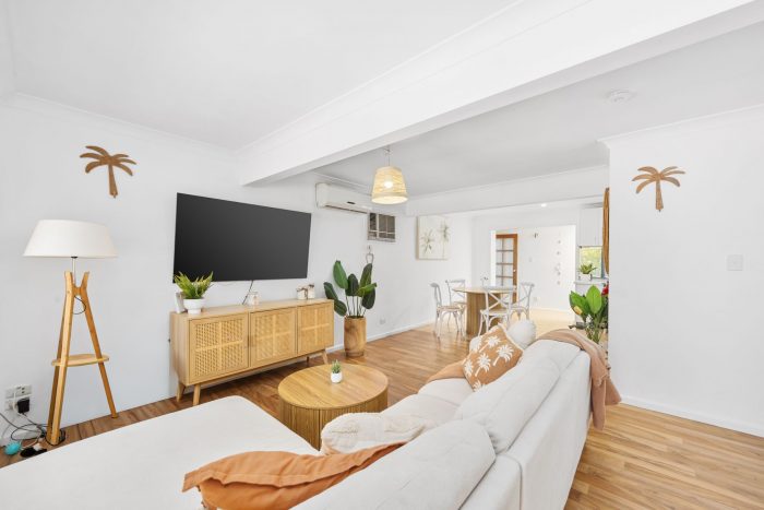 15 Adrian Cl, Bateau Bay NSW 2261, Australia