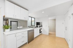 15 Adrian Cl, Bateau Bay NSW 2261, Australia