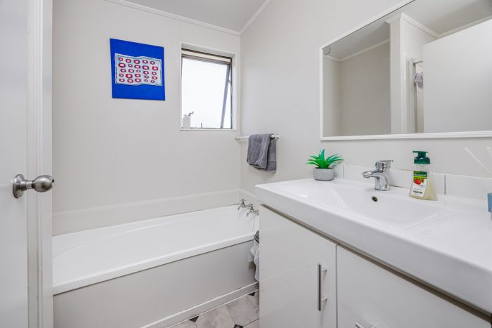 1/22 Silver Creek Road, Clendon Park, Manukau City, Auckland, 2103, New Zealand
