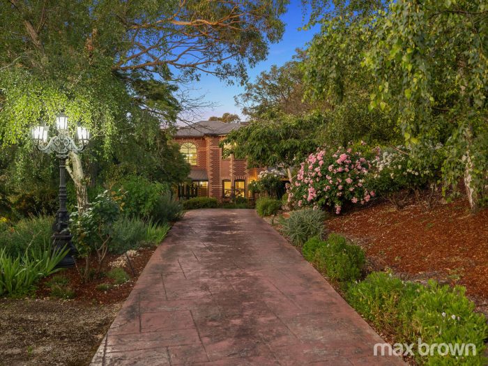 10 Taruna Rise, Montrose VIC 3765, Australia