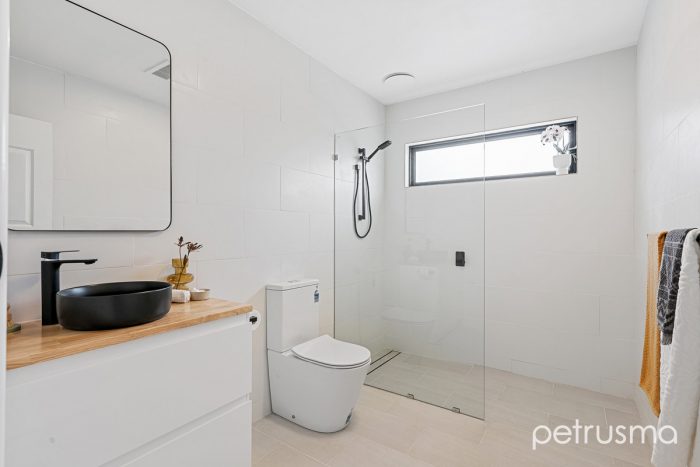 8 Weemala Ct, Mount Nelson TAS 7007, Australia