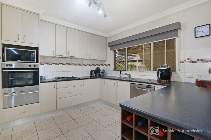 22 Willoughby Ave, West Wodonga VIC 3690, Australia