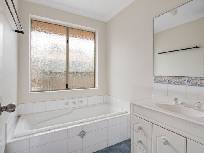 20A Wychitella Pl, South Kalgoorlie WA 6430, Australia