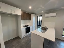 1 & 2/194 Warrah Drive, Tamworth NSW 2340, Australia