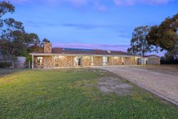 65 Bellinghams Hill Rd, Ararat VIC 3377, Australia