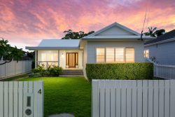 4 Burrawalla Rd, Caringbah NSW 2229, Australia