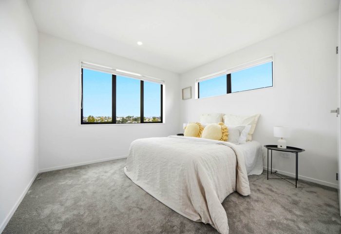 33E Garadice Road, Rothesay Bay, North Shore City, Auckland, 0630, New Zealand