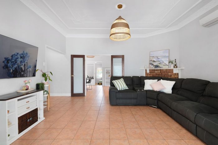 76 Canarys Rd, Roselands NSW 2196, Australia