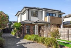 Unit 1/3 Folkestone Rd, Glen Waverley VIC 3150, Australia