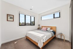 Unit 1/3 Folkestone Rd, Glen Waverley VIC 3150, Australia