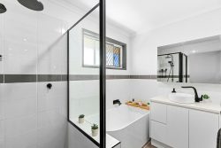 122 Ibis Blvd, Eli Waters QLD 4655, Australia