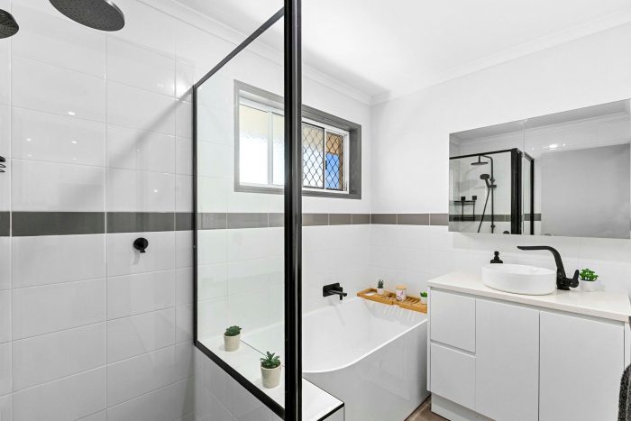 122 Ibis Blvd, Eli Waters QLD 4655, Australia