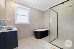 22 Jubata Dr, Moore Creek NSW 2340, Australia