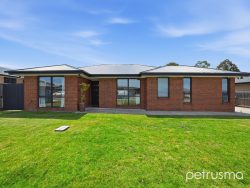 15 Kingsgate Cir, Huntingfield TAS 7055, Australia