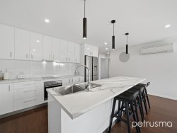 15 Kingsgate Cir, Huntingfield TAS 7055, Australia