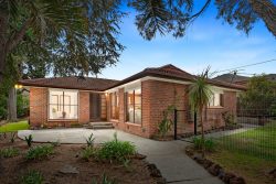 1 Meadows Ct, Chadstone VIC 3148, Australia