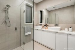 Unit 1/68 Saxonwood Dr, Doncaster East VIC 3109, Australia