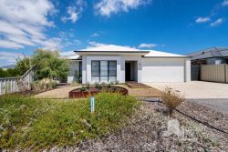 16 Serpens Rd, Australind WA 6233, Australia