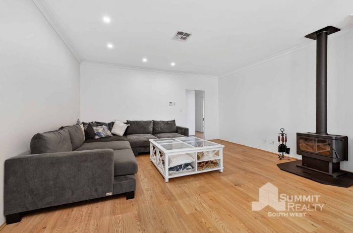 16 Serpens Rd, Australind WA 6233, Australia