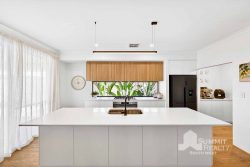 16 Serpens Rd, Australind WA 6233, Australia