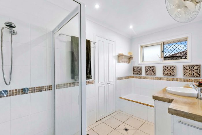 74 Tooth St, Pialba QLD 4655, Australia