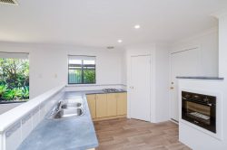 6 Regency Ramble, Wattle Grove WA 6107, Australia