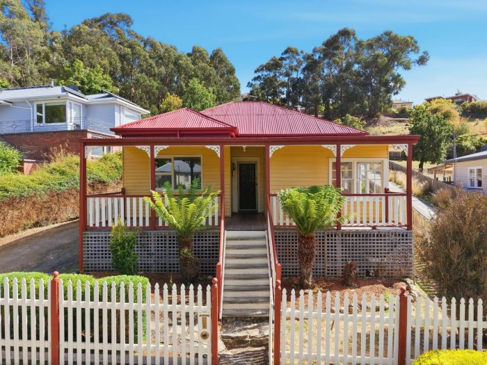 15 Valley St, West Hobart TAS 7000, Australia