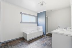 15 Valley St, West Hobart TAS 7000, Australia