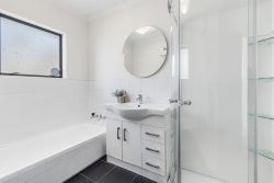 10 Ainslee Street, Highlands Park, New Plymouth, Taranaki, 4312, New Zealand