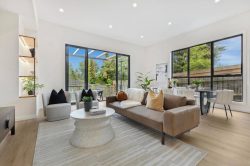 16 Robyn St, Doncaster VIC 3108, Australia