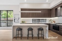 16 Robyn St, Doncaster VIC 3108, Australia