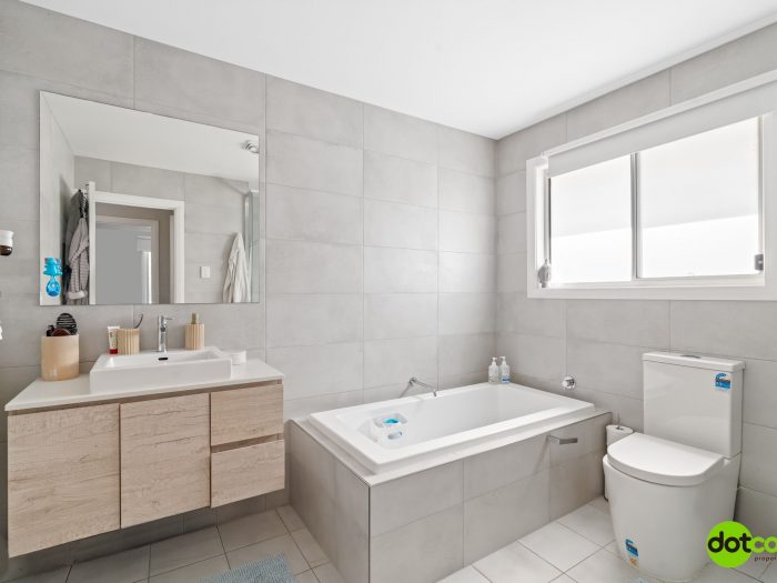 40 Cadogan Cres, Woongarrah NSW 2259, Australia