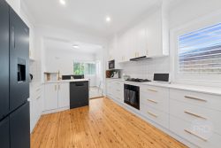 18 Colong Pl, Kooringal NSW 2650, Australia