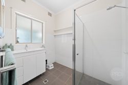 18 Colong Pl, Kooringal NSW 2650, Australia