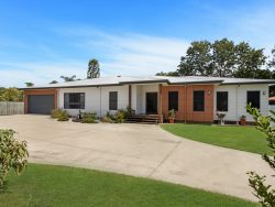 38 A Sawmill Rd, Dundowran Beach QLD 4655, Australia