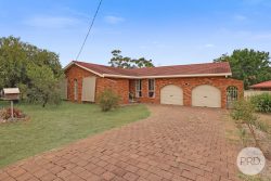 26 Craigends Ln, Hillvue NSW 2340, Australia